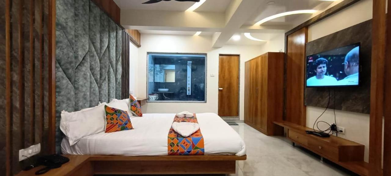 Hotel Adiraj Residency Navi Mumbai Exterior photo